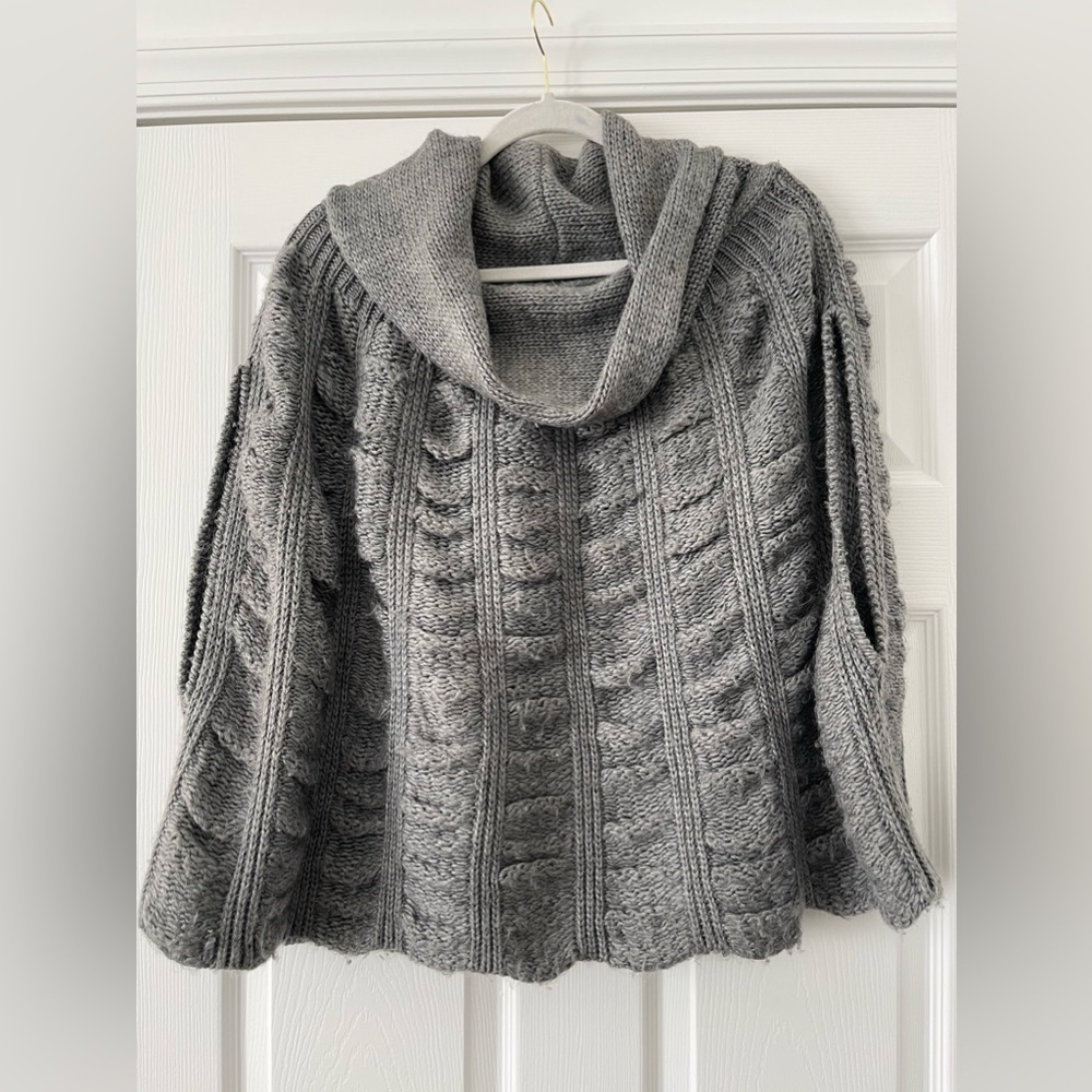 Costa Blanca sleeveless sweater cable knit cape